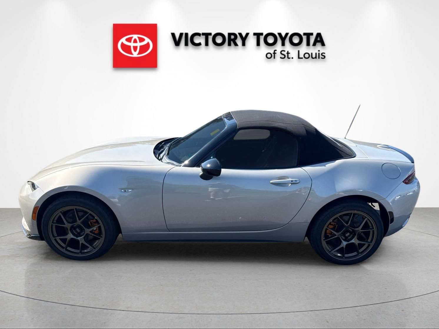 Used 2023 MAZDA MX-5 Miata Club w/ Weather Package RWD image 6