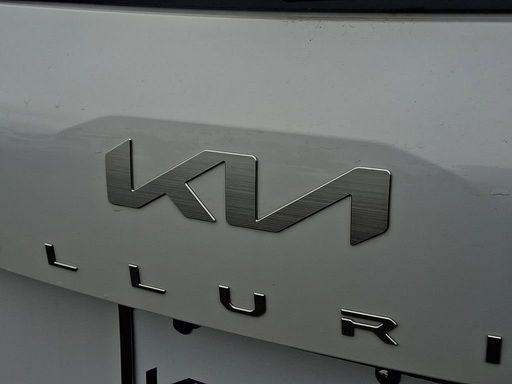 Certified 2025 Kia Telluride SX w/ SX Captain's Chair Package FWD image 31