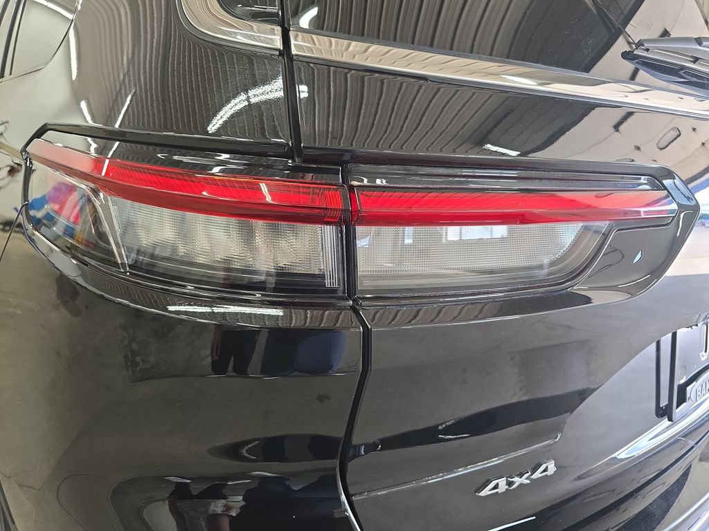Used 2023 Jeep Grand Cherokee L Limited AWD/4WD image 35