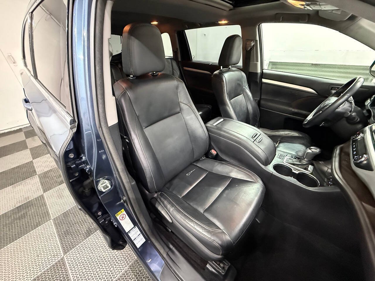 Used 2014 Toyota Highlander XLE AWD/4WD image 11