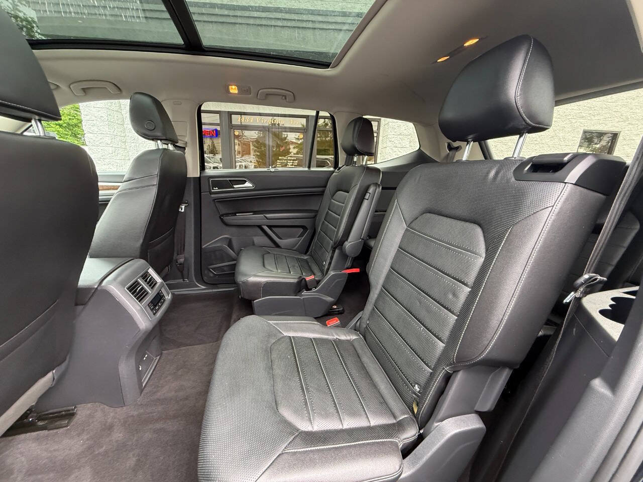 Used 2018 Volkswagen Atlas SEL Premium AWD/4WD image 32