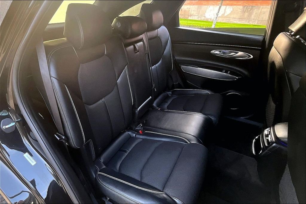 Used 2025 Genesis GV70 3.5T Sport image 34