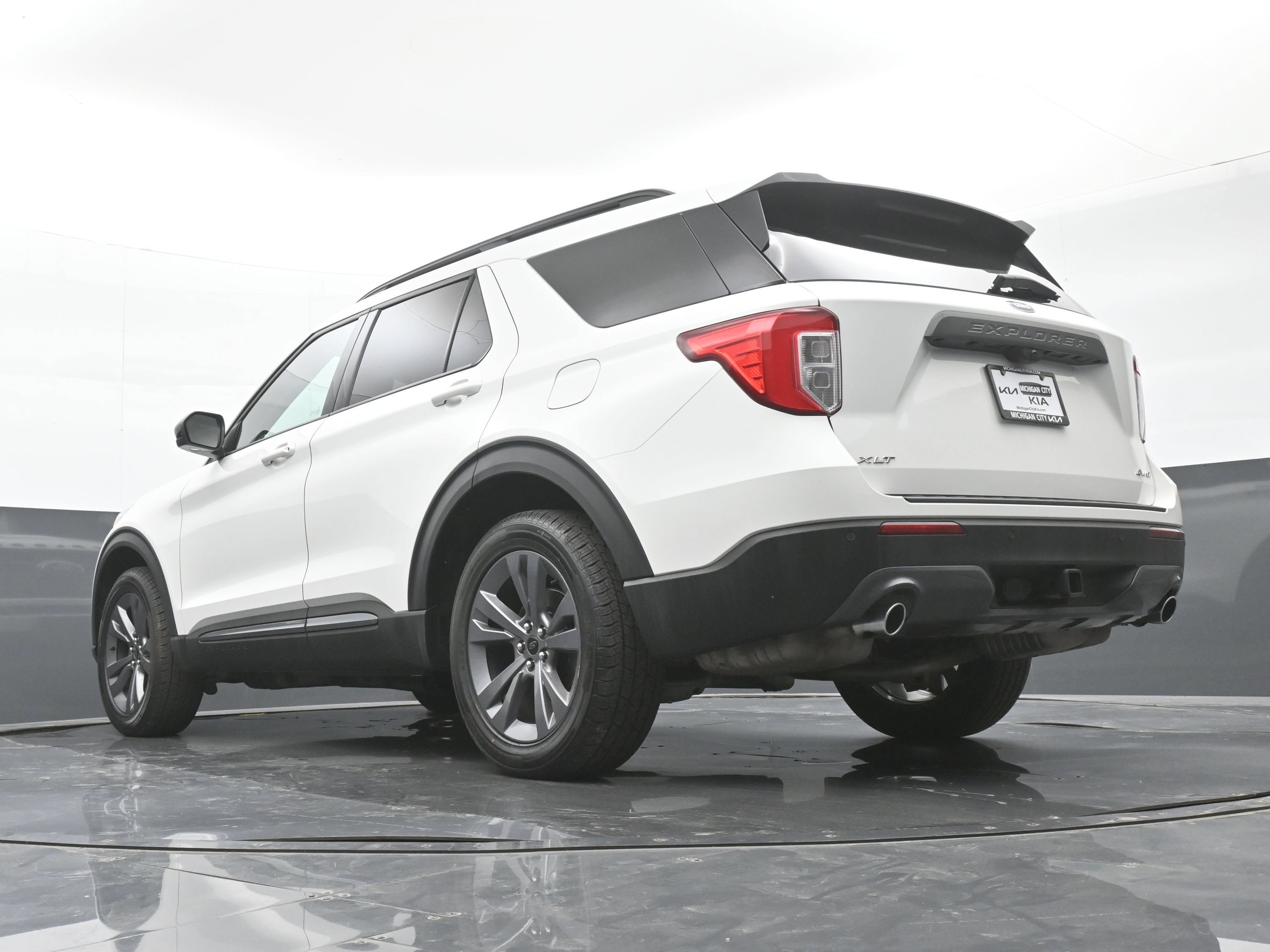 Used 2023 Ford Explorer XLT w/ Equipment Group 202A AWD/4WD image 38