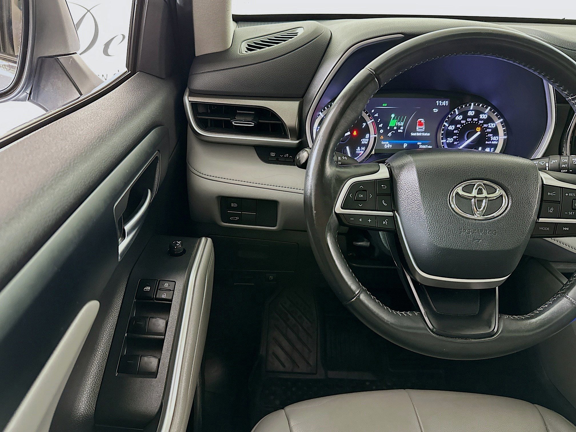 Used 2022 Toyota Highlander XLE AWD/4WD image 10