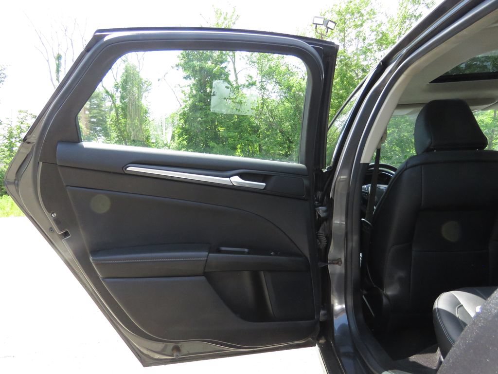 Used 2020 Ford Fusion Energi Titanium FWD image 18