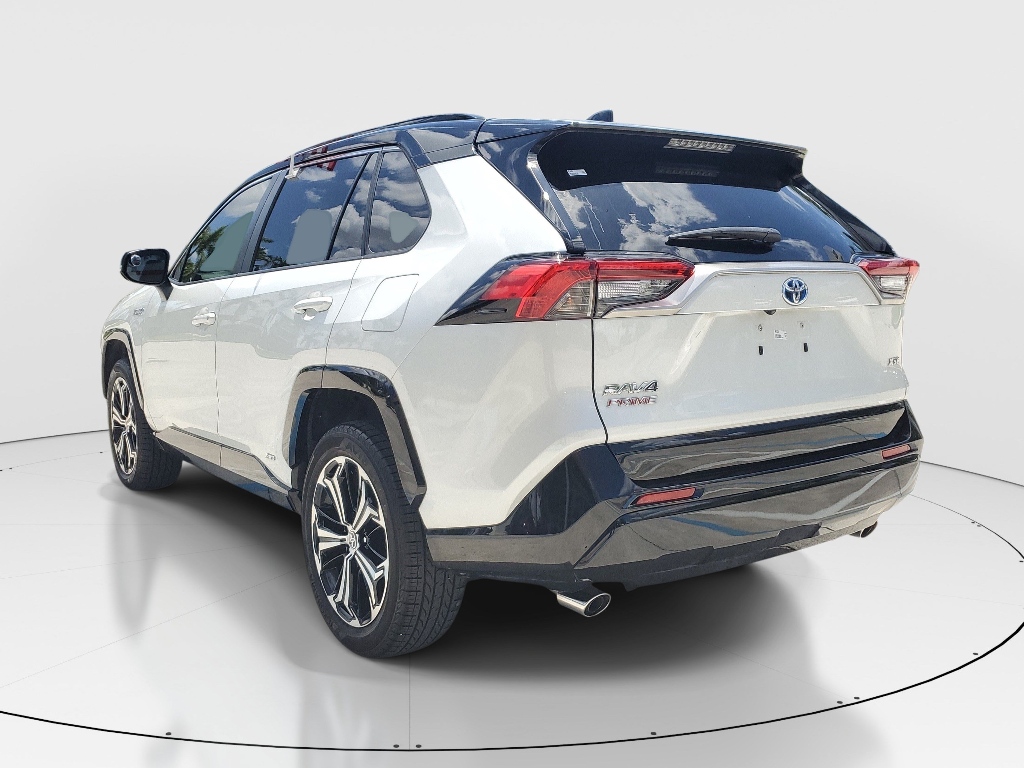 Used 2024 Toyota RAV4 XSE w/ Weather Package AWD/4WD image 4