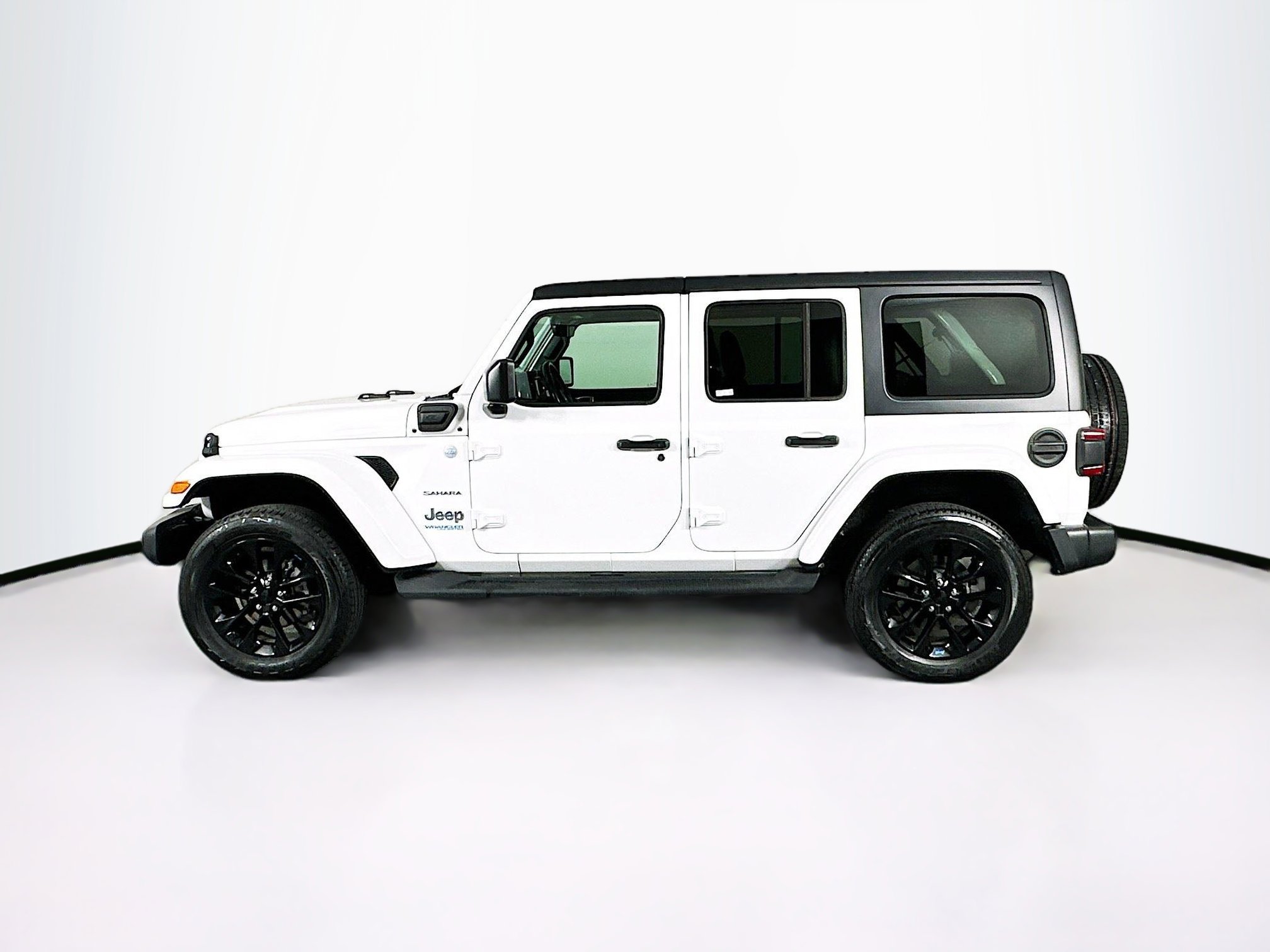 Used 2022 Jeep Wrangler Sahara w/ Cold Weather Group image 4