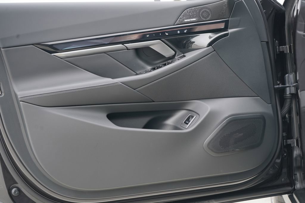 Used 2026 BMW i5 eDrive40 image 10