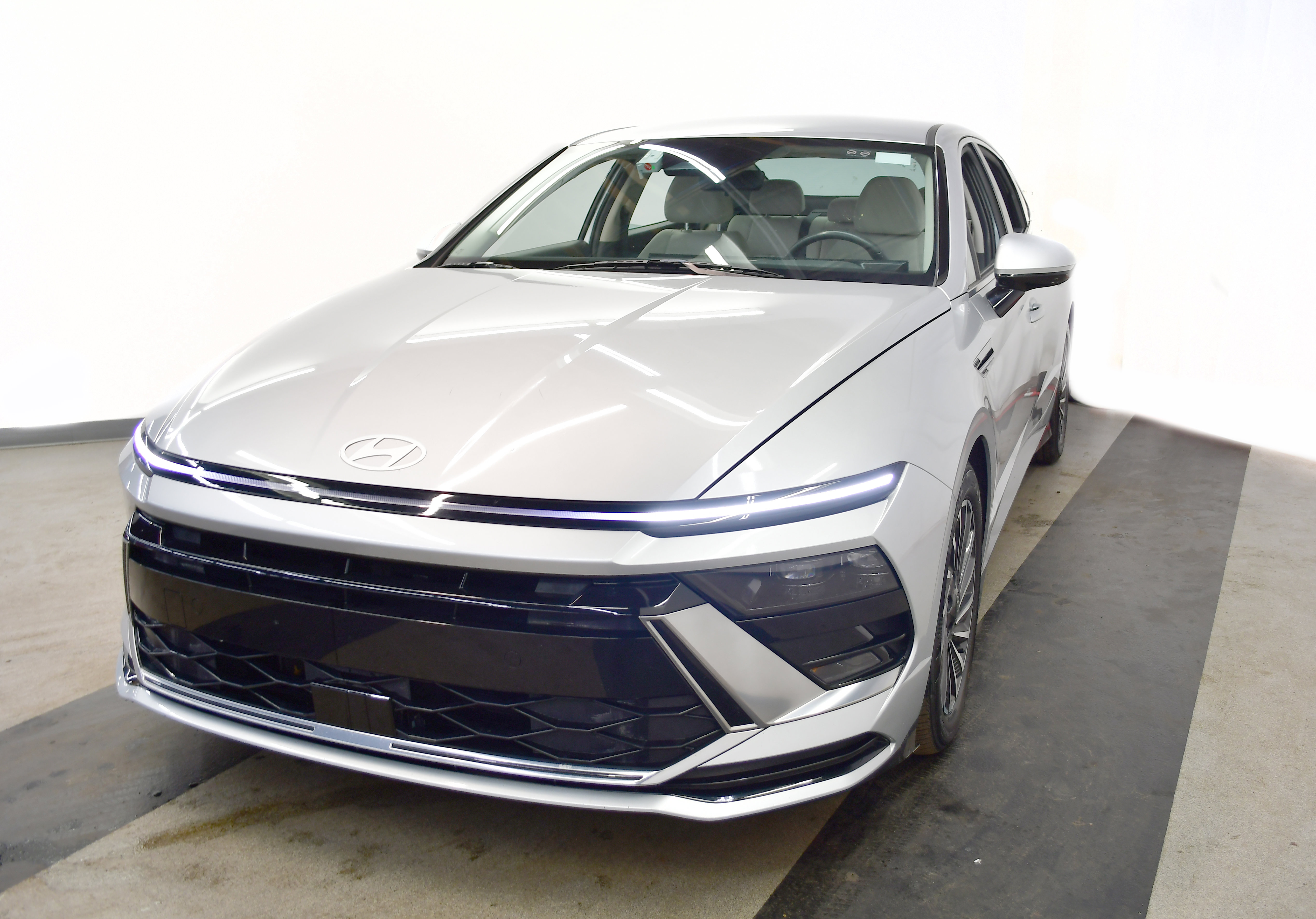 Used 2025 Hyundai Sonata SEL FWD image 4