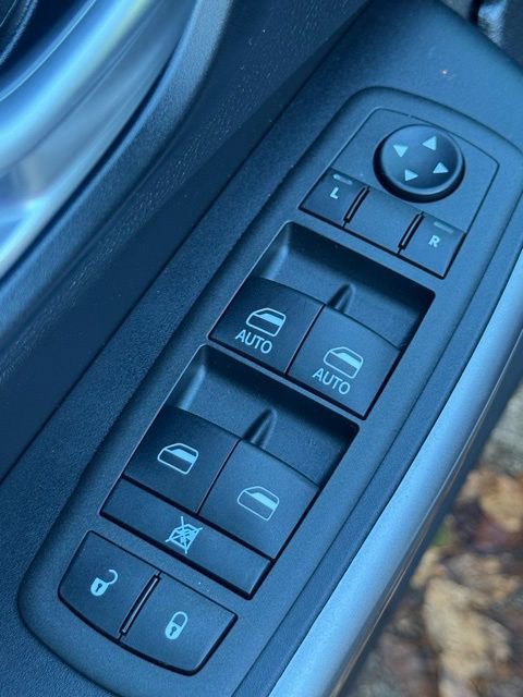 Used 2022 Jeep Cherokee Limited image 17