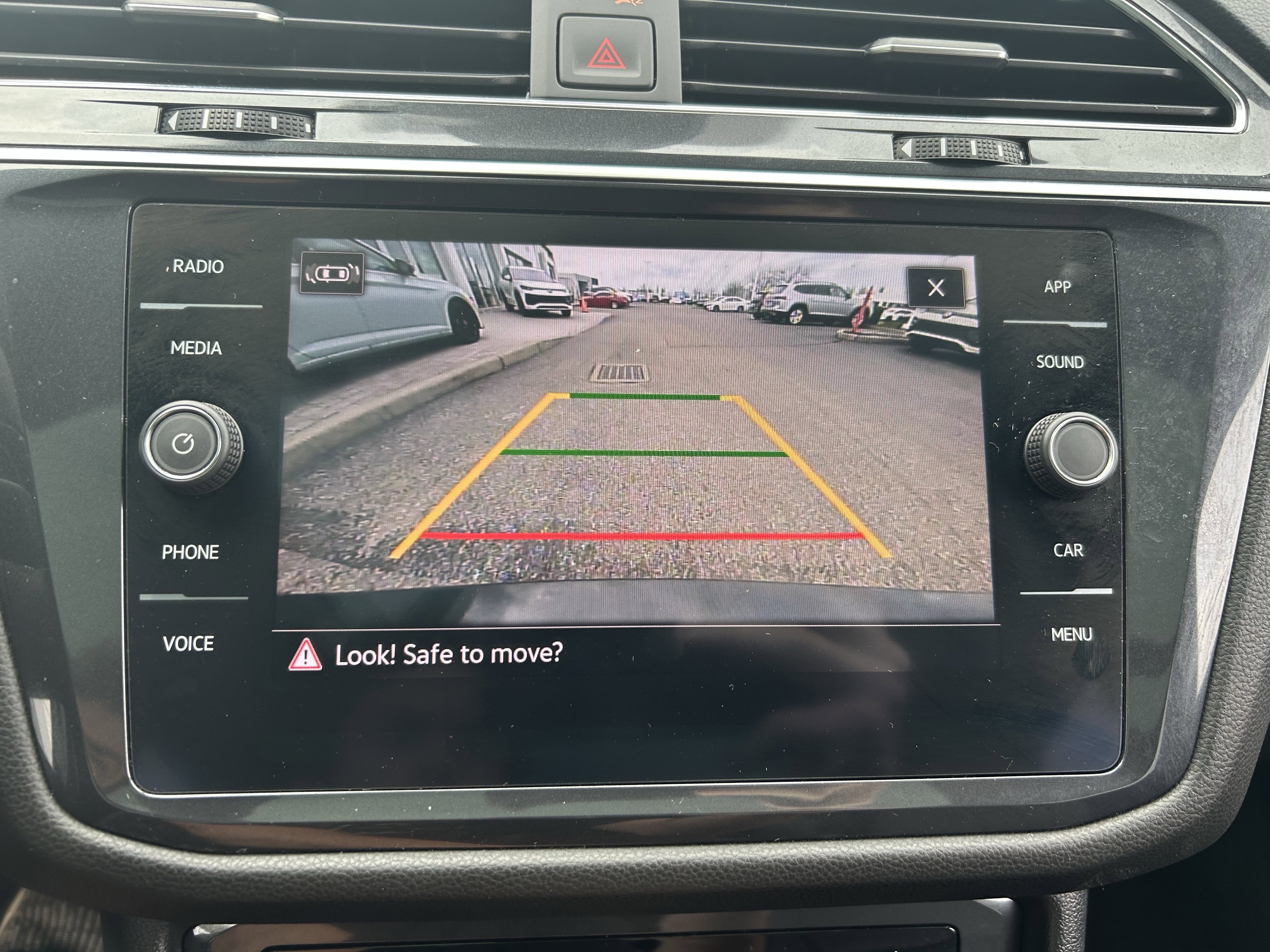 Certified 2022 Volkswagen Tiguan SE R-Line AWD/4WD image 13