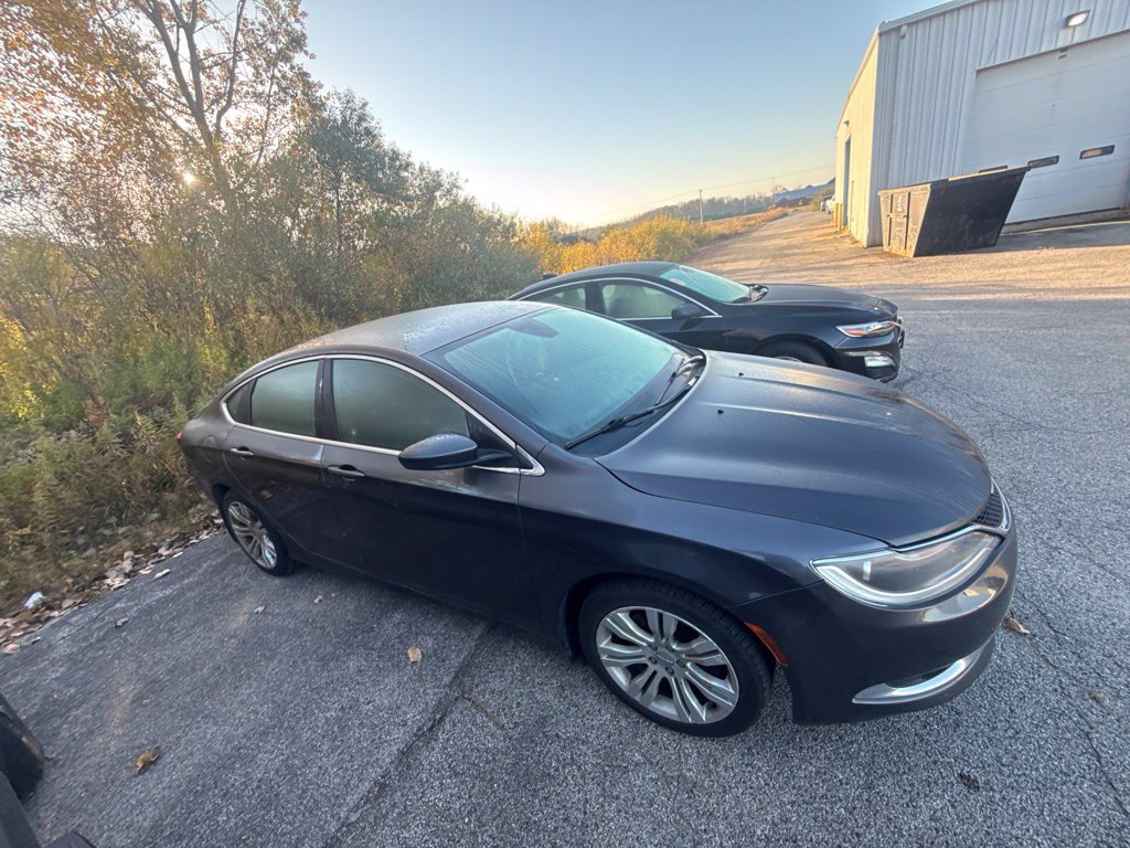 Used 2015 Chrysler 200 Limited w/ Comfort Group FWD image 2