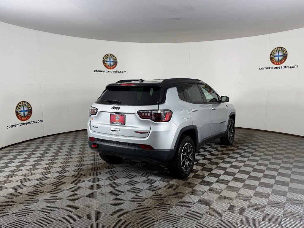 Used 2025 Jeep Compass Trailhawk AWD/4WD image 17