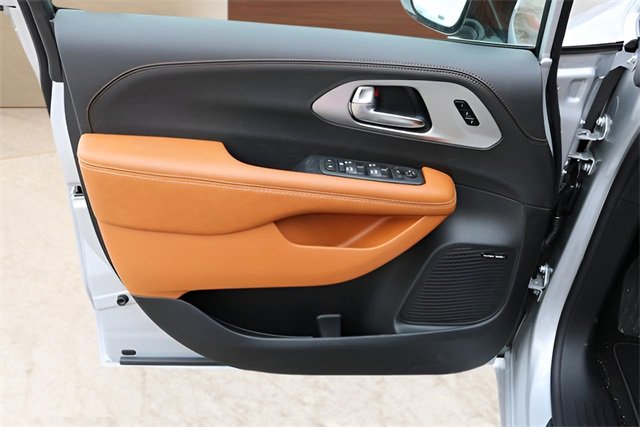 New 2026 Chrysler Pacifica Pinnacle image 10