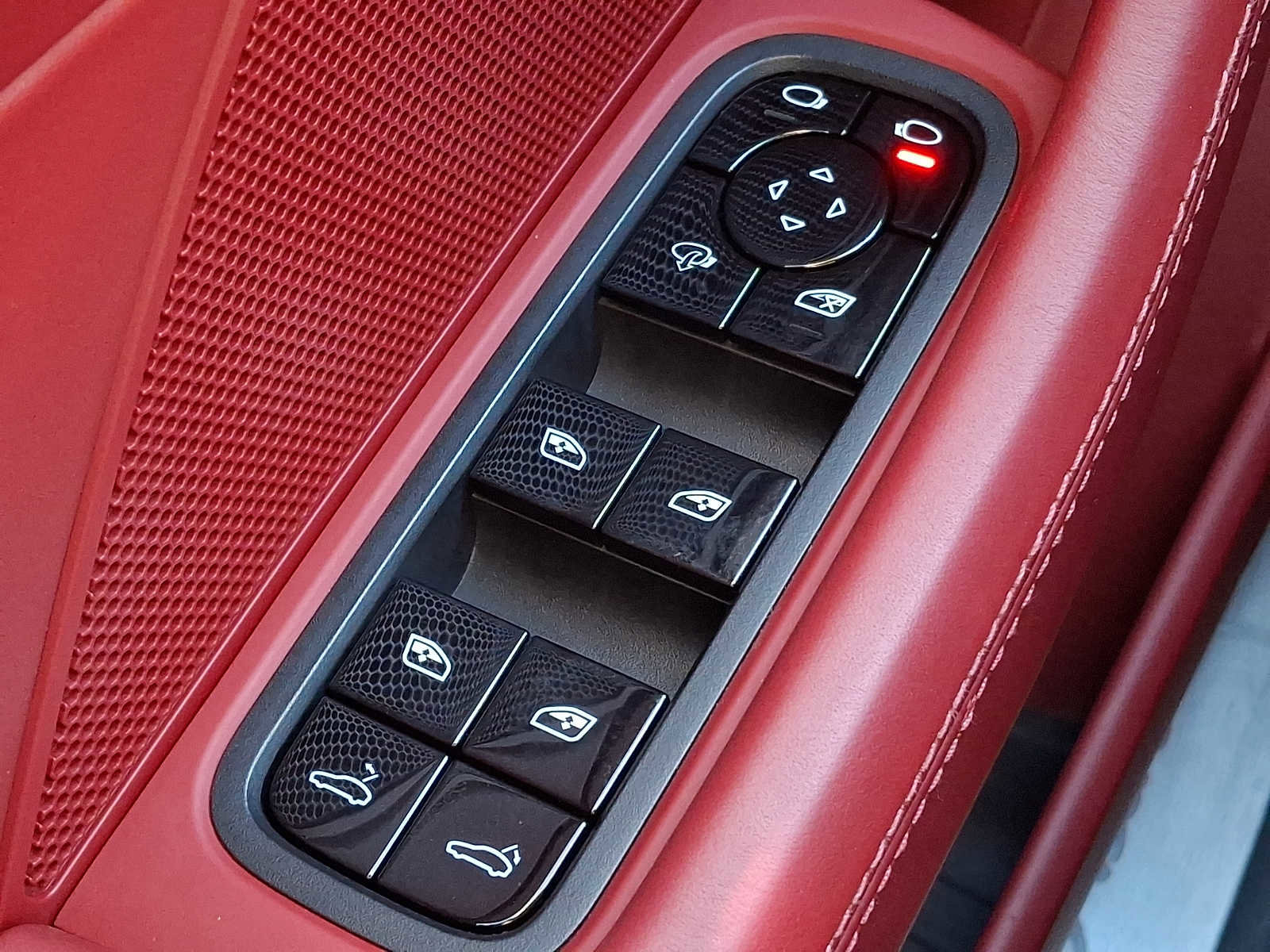 Used 2018 Porsche Panamera 4 image 23