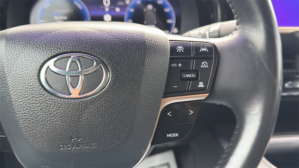 Used 2023 Toyota Crown Limited image 27