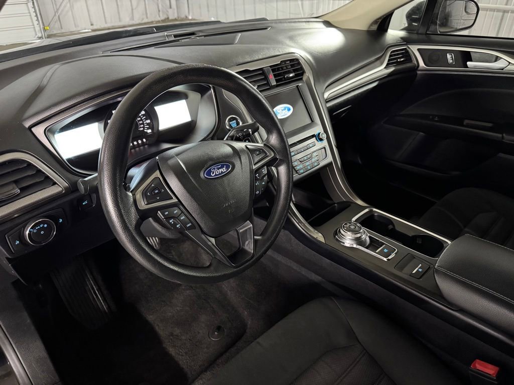 Used 2018 Ford Fusion SE w/ Fusion SE Technology Package FWD image 22