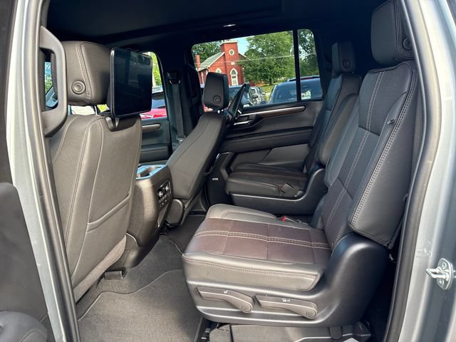 Used 2025 Chevrolet Suburban High Country AWD/4WD image 21