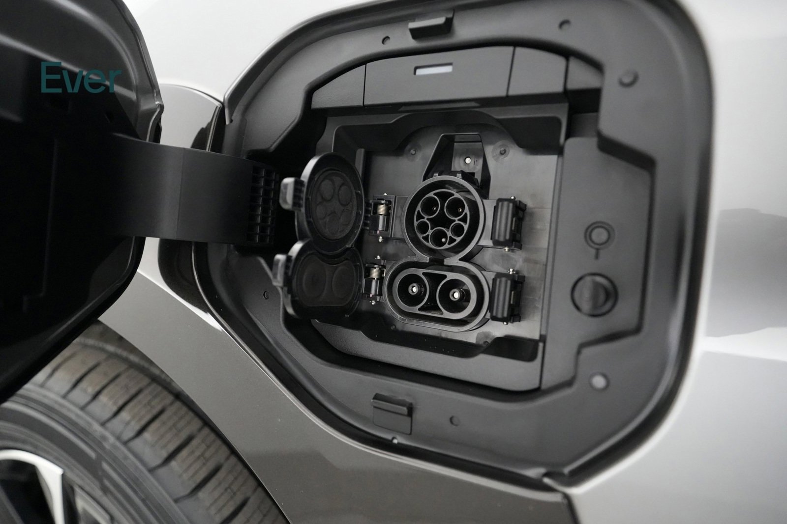 Used 2023 Toyota bZ4X Limited image 24