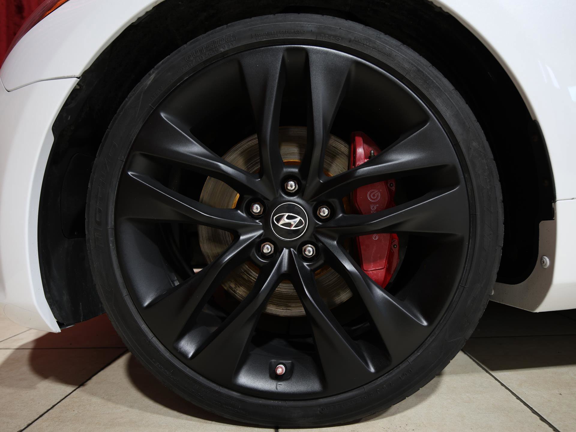 Used 2014 Hyundai Genesis 3.8 image 7