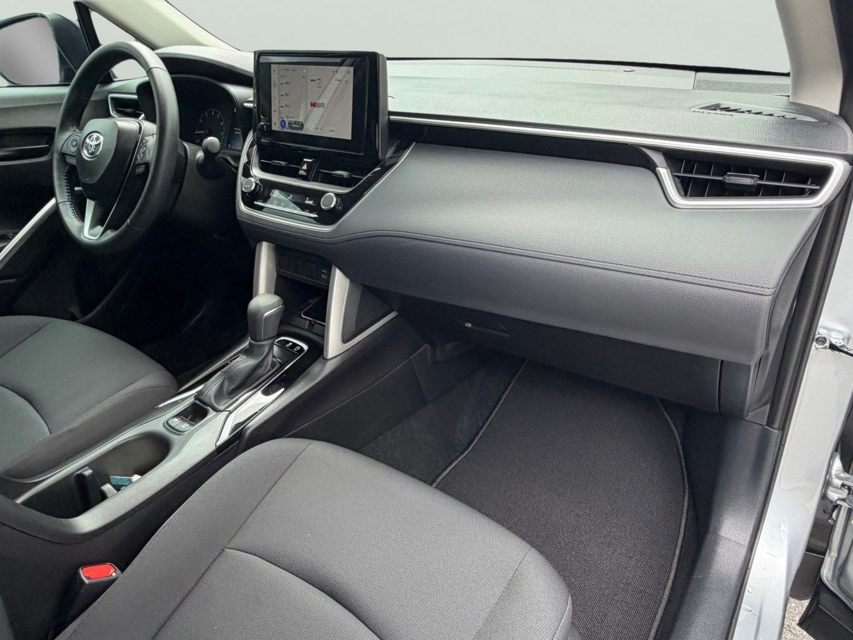 Used 2025 Toyota Corolla Cross LE FWD image 14