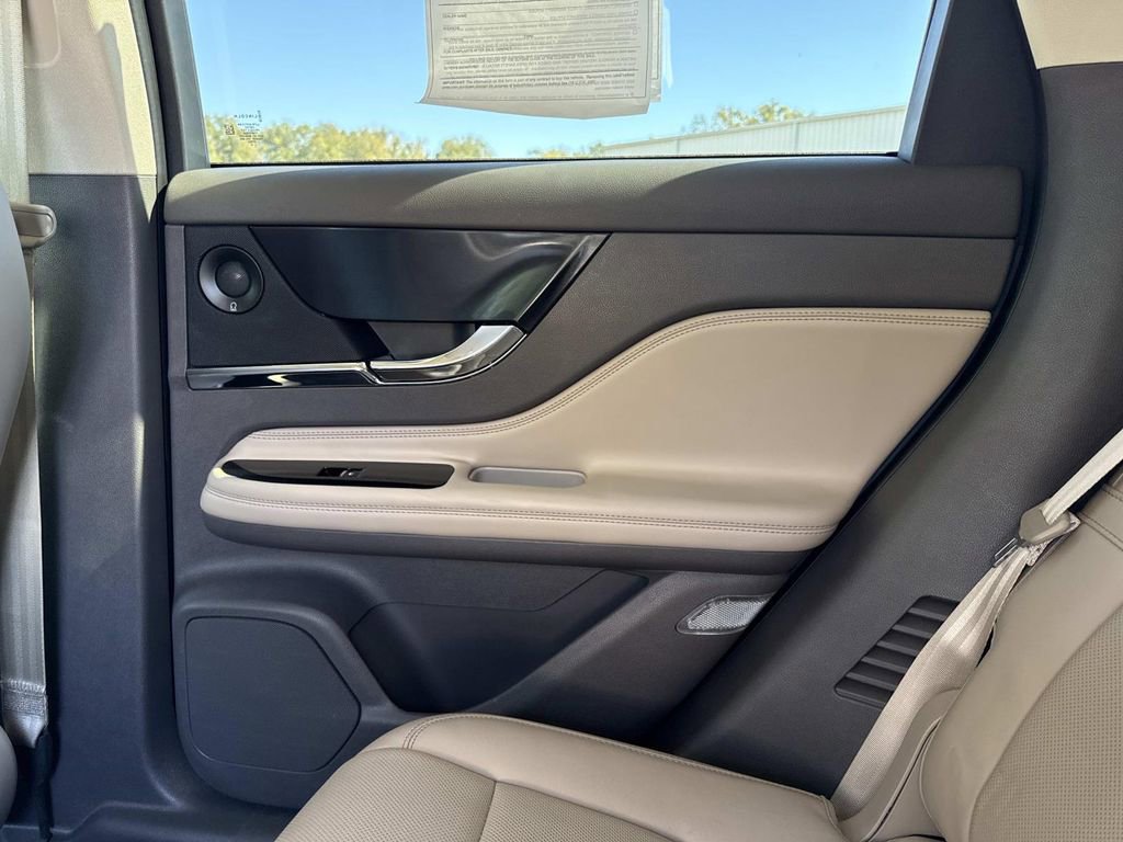 Used 2023 Lincoln Corsair Reserve w/ Equipment Group 202A image 16