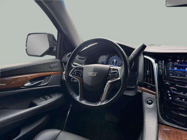 Used 2020 Cadillac Escalade Luxury w/ Escalade Sport Edition AWD/4WD image 17