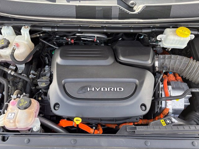 Used 2018 Chrysler Pacifica Limited w/ Advanced Safetytec Group FWD image 31