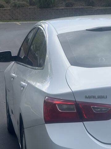 Used 2017 Chevrolet Malibu LT FWD image 16