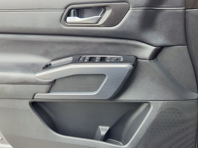 Used 2025 Nissan Pathfinder SL w/ SL Premium Package FWD image 26
