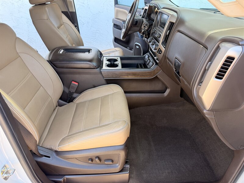 Used 2017 GMC Sierra 2500 Denali w/ Duramax Plus Package AWD/4WD image 44