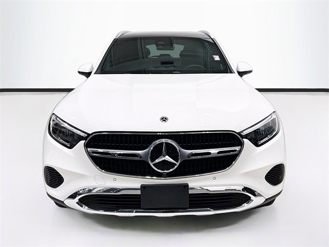 Used 2025 Mercedes-Benz GLC 300 4MATIC image 2