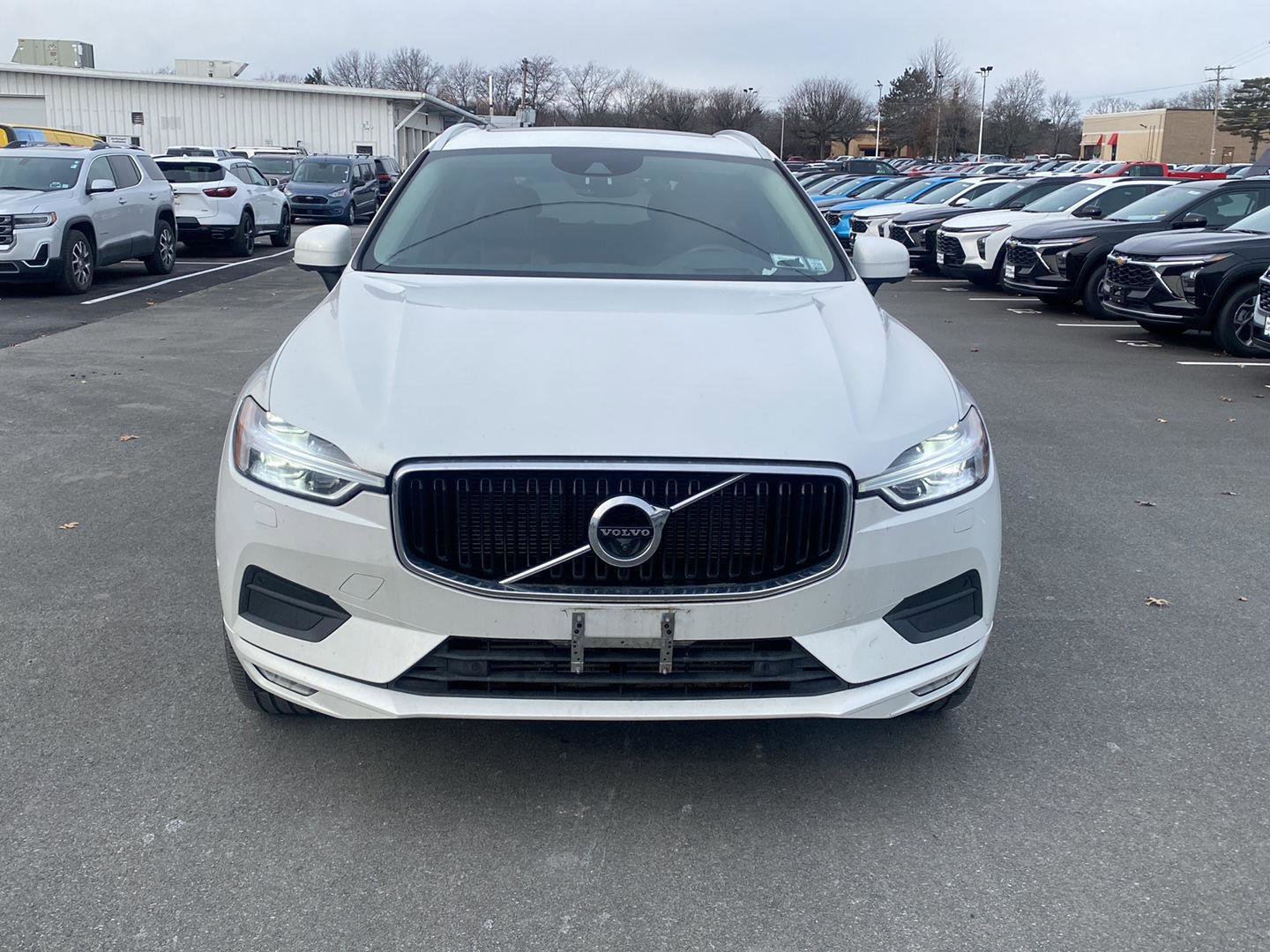 Used 2018 Volvo XC60 T6 Momentum w/ Advanced Package image 3