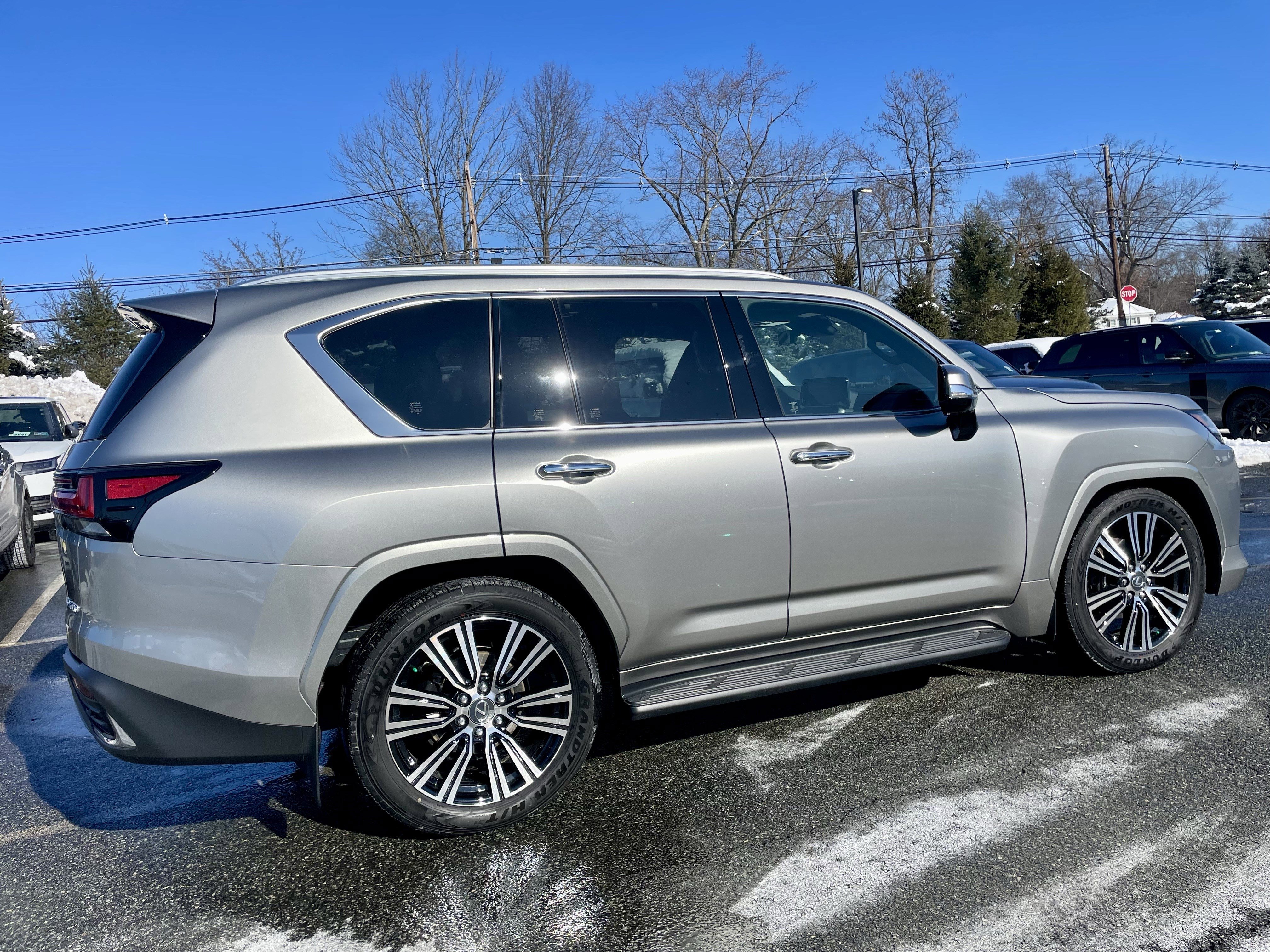 Used 2025 Lexus LX 600 4WD w/ Luxury Package image 7