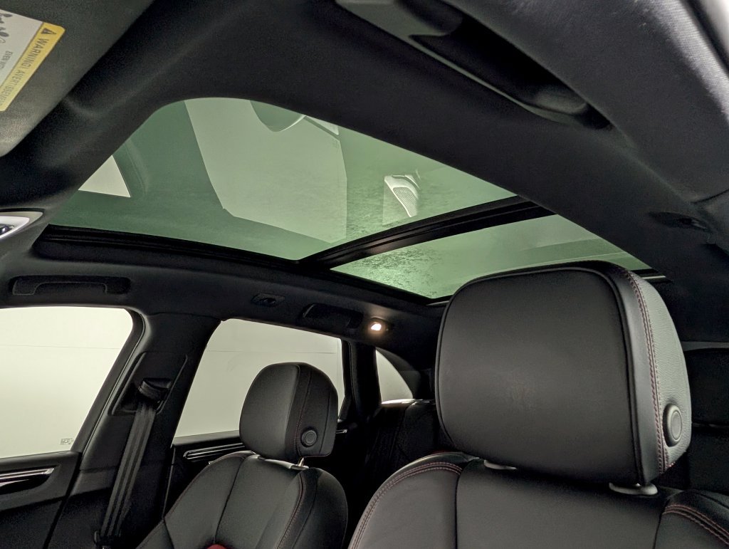 Certified 2023 Porsche Macan S AWD/4WD image 28