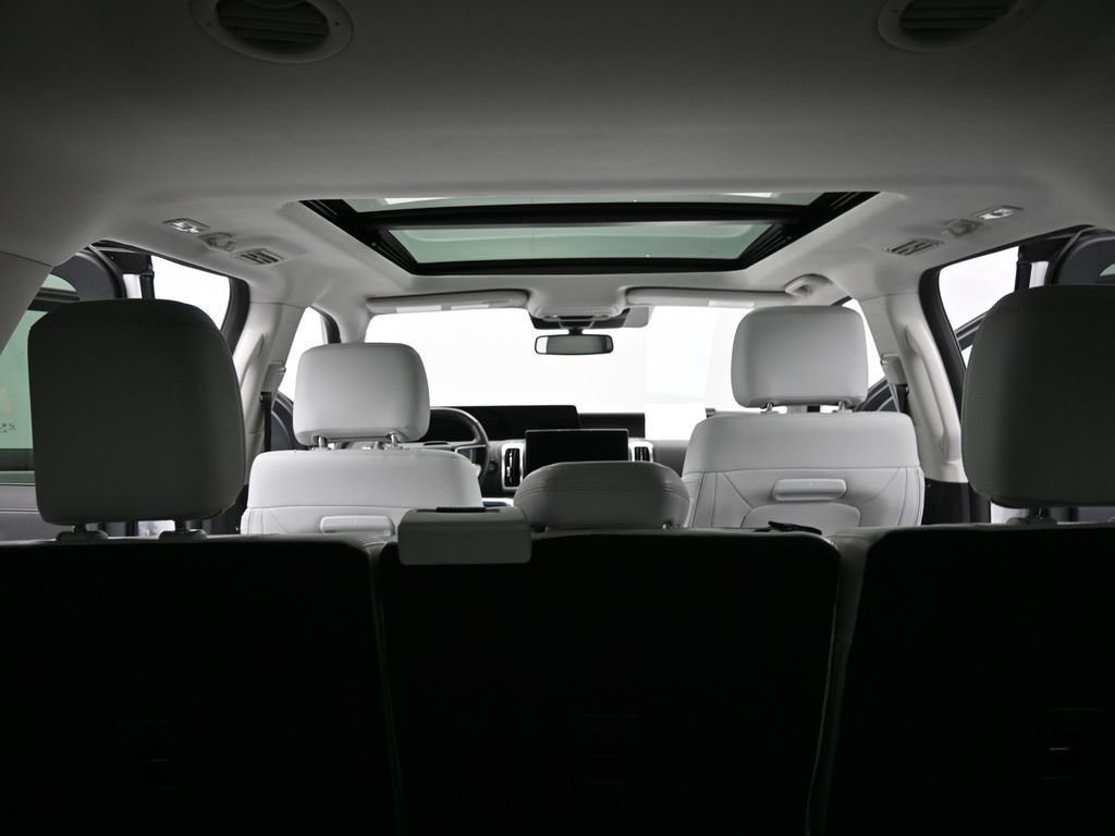 Certified 2025 Ford Expedition Max Platinum image 35