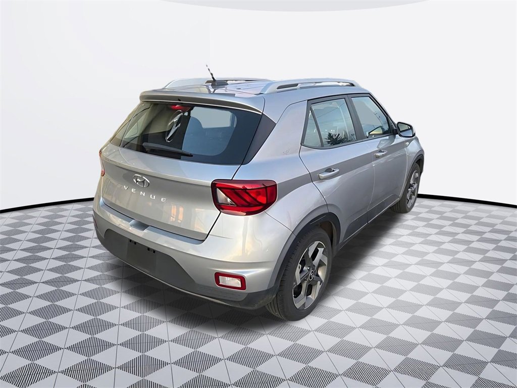 Used 2025 Hyundai Venue SEL image 3