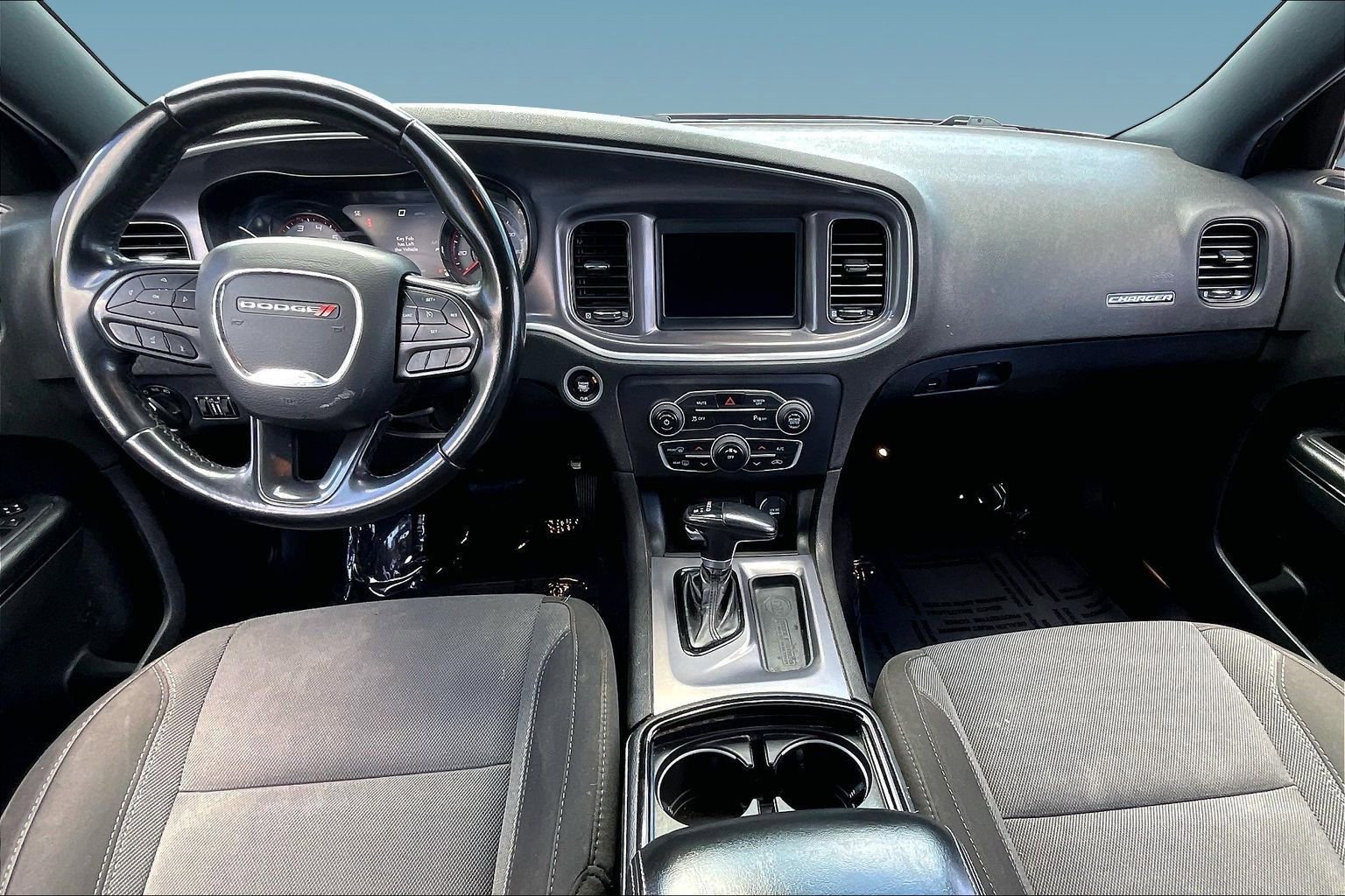 Used 2020 Dodge Charger SXT w/ Blacktop Package RWD image 7