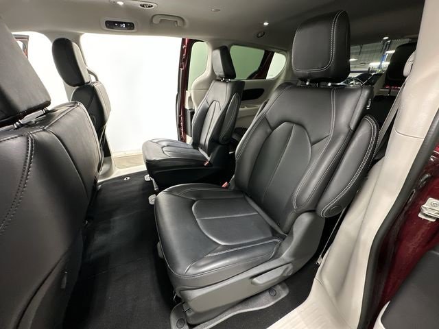 Used 2023 Chrysler Pacifica Touring-L image 19