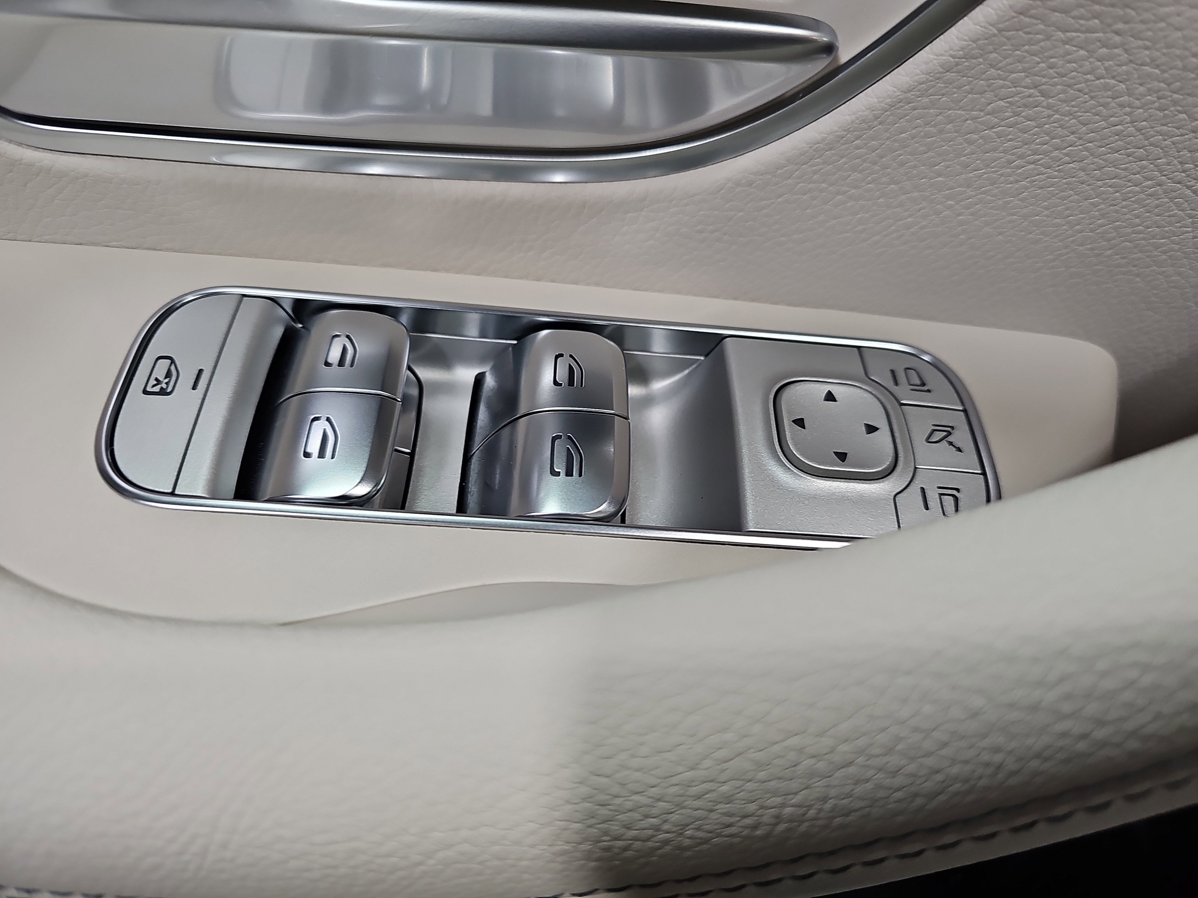Certified 2026 Mercedes-Benz GLS 450 4MATIC image 31