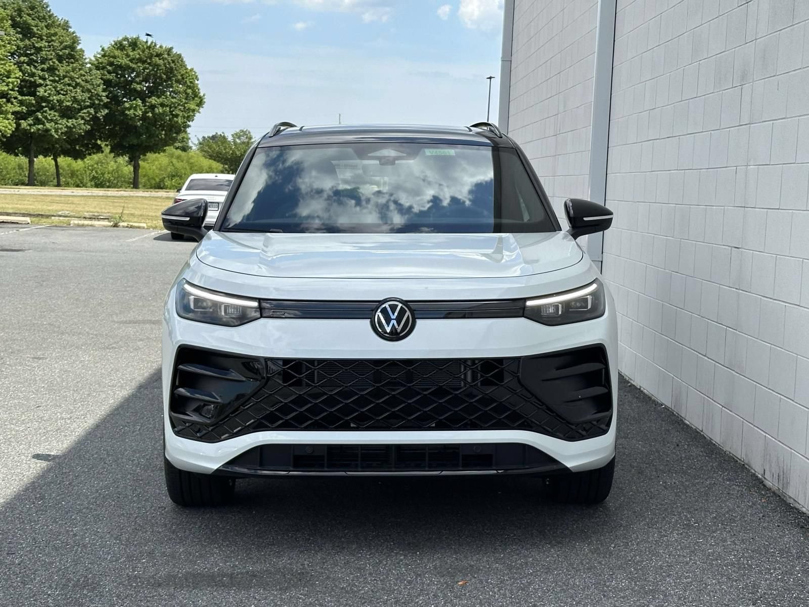 New 2026 Volkswagen Tiguan SE R-Line AWD/4WD image 9
