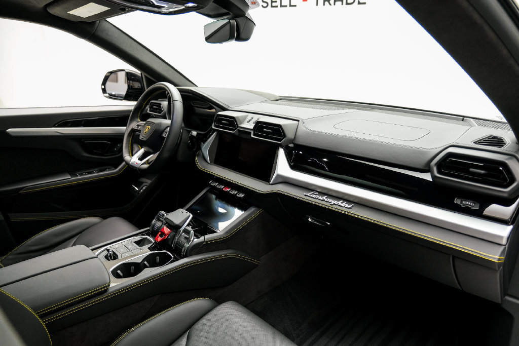 Used 2025 Lamborghini Urus SE AWD/4WD image 15