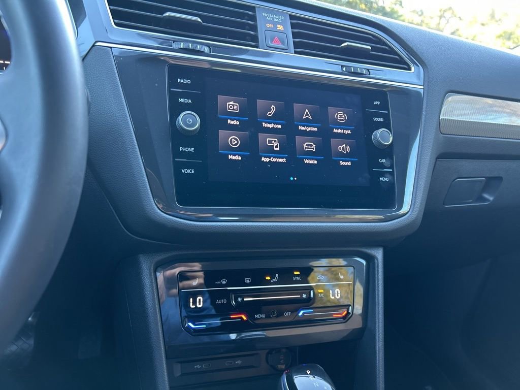 Used 2024 Volkswagen Tiguan SE image 32