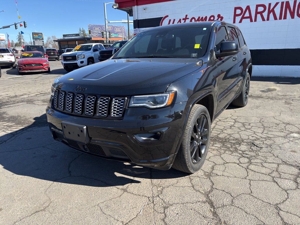 Used 2021 Jeep Grand Cherokee Laredo X image 2