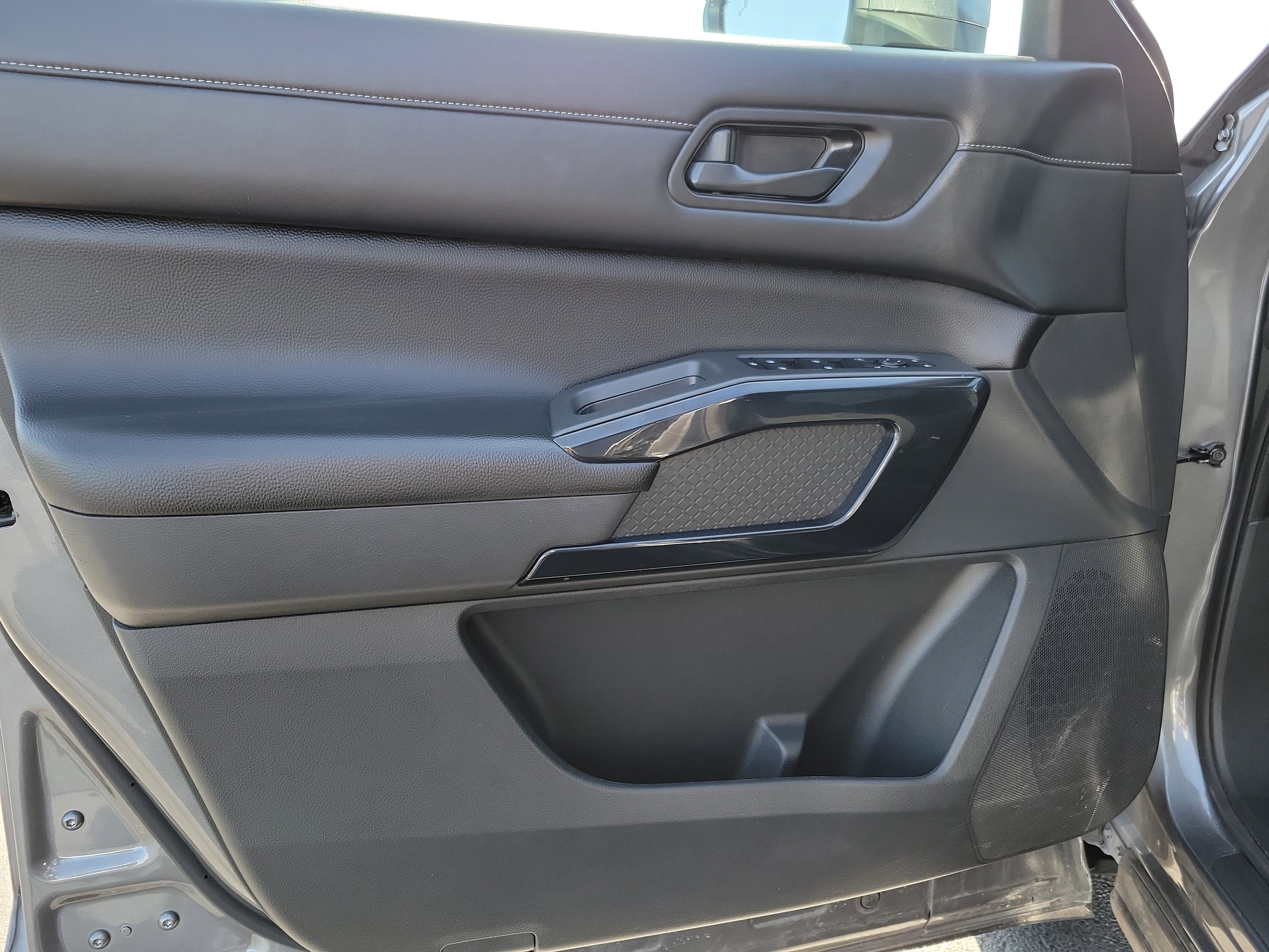 Used 2024 Nissan Pathfinder SV image 20