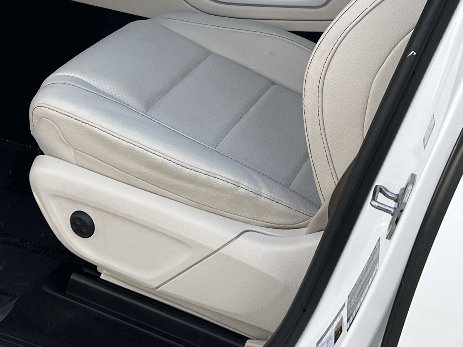 Certified 2025 Mercedes-Benz GLE 350 4MATIC image 12