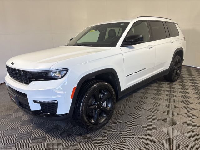 Used 2025 Jeep Grand Cherokee L Limited w/ Black Appearance Package AWD/4WD image 3