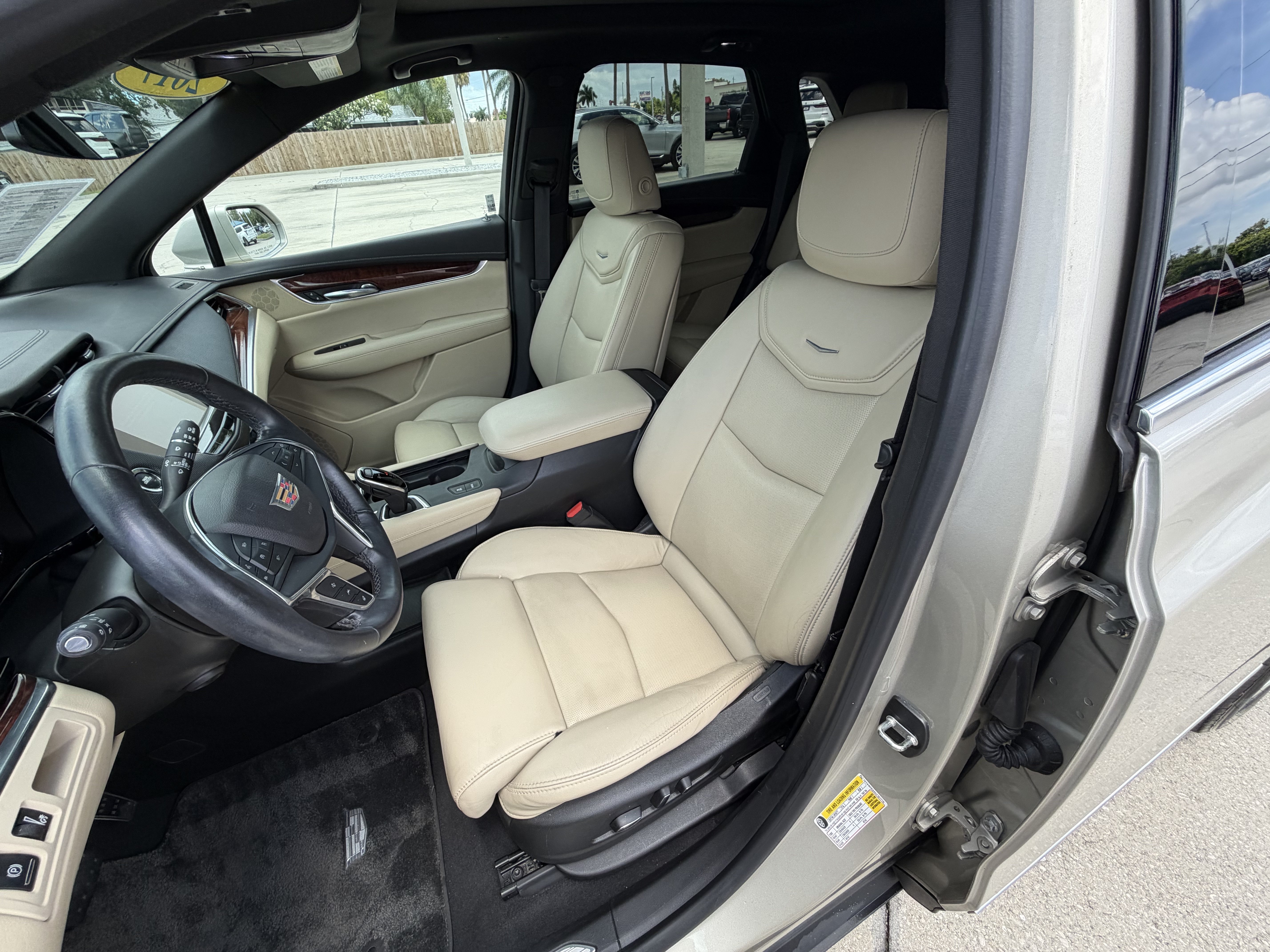Used 2017 Cadillac XT5 Premium Luxury FWD image 13