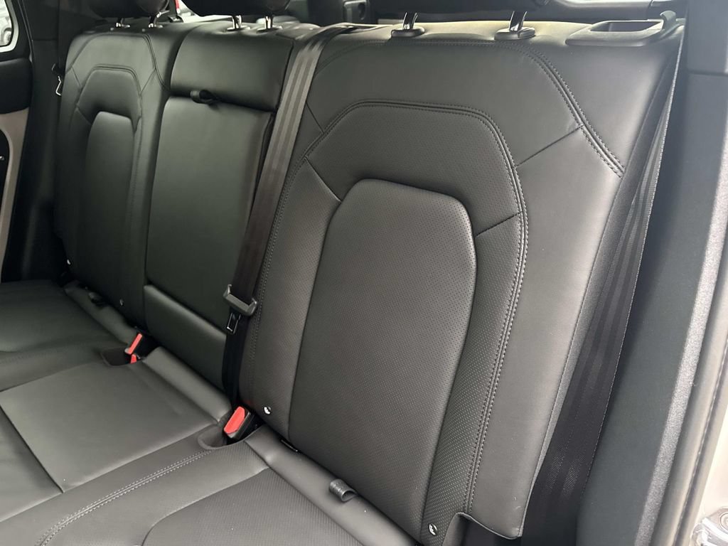 New 2026 Land Rover Defender 110 X-Dynamic SE AWD/4WD image 14