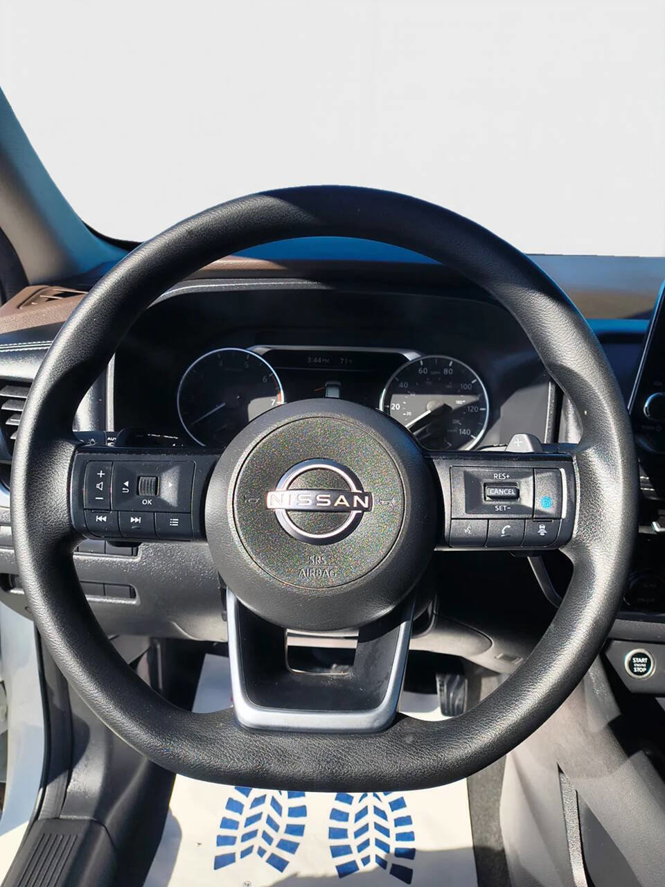 Used 2022 Nissan Rogue SV image 9